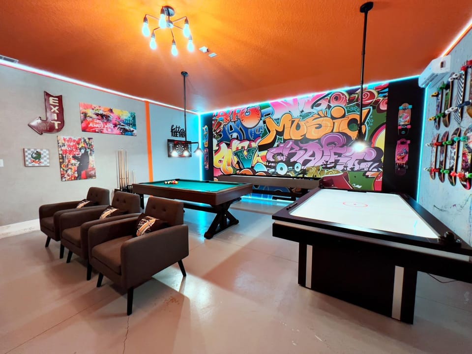 Game Room, Seating area