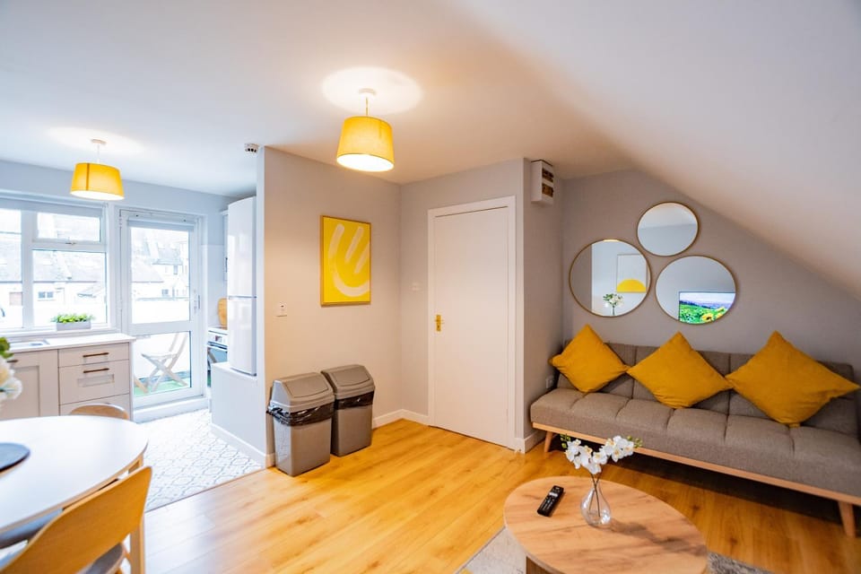 Galway City Townhouse with Balcony - Sleeps 6 House in Galway