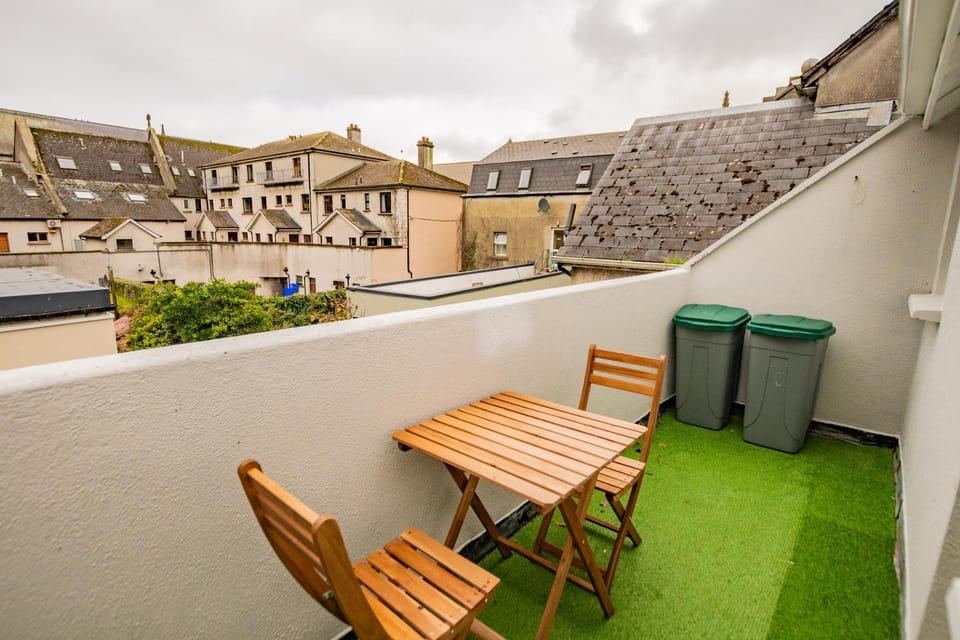 Galway City Townhouse with Balcony - Sleeps 6 House in Galway