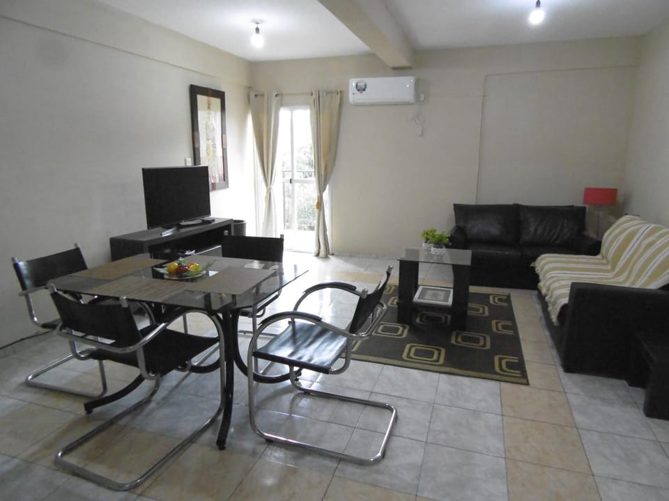Communal lounge/ TV room, TV and multimedia, Living room, Seating area, Dining area