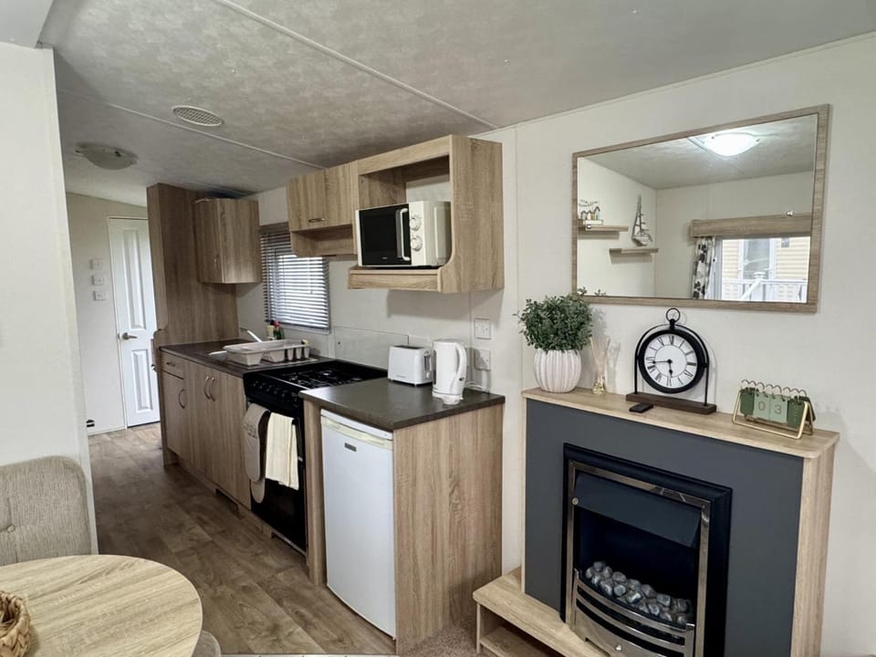 TheLeoHome Campground/ 
RV Resort in Selsey