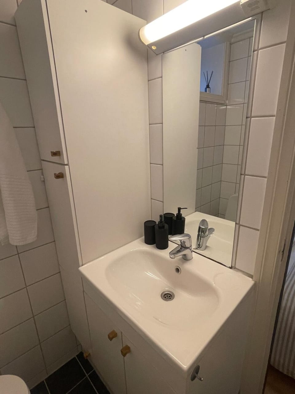 Bathroom, towels