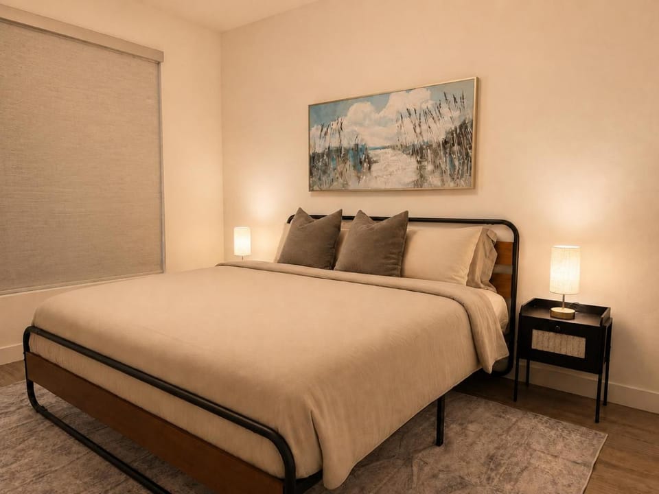 Bed, Photo of the whole room, Decorative detail, Bedroom