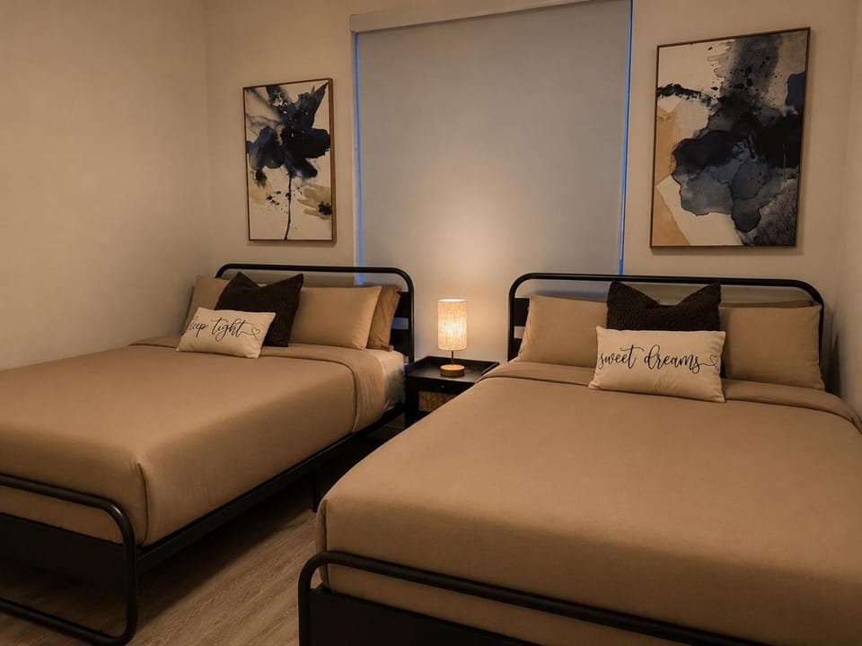 Bed, Photo of the whole room, Decorative detail, Bedroom