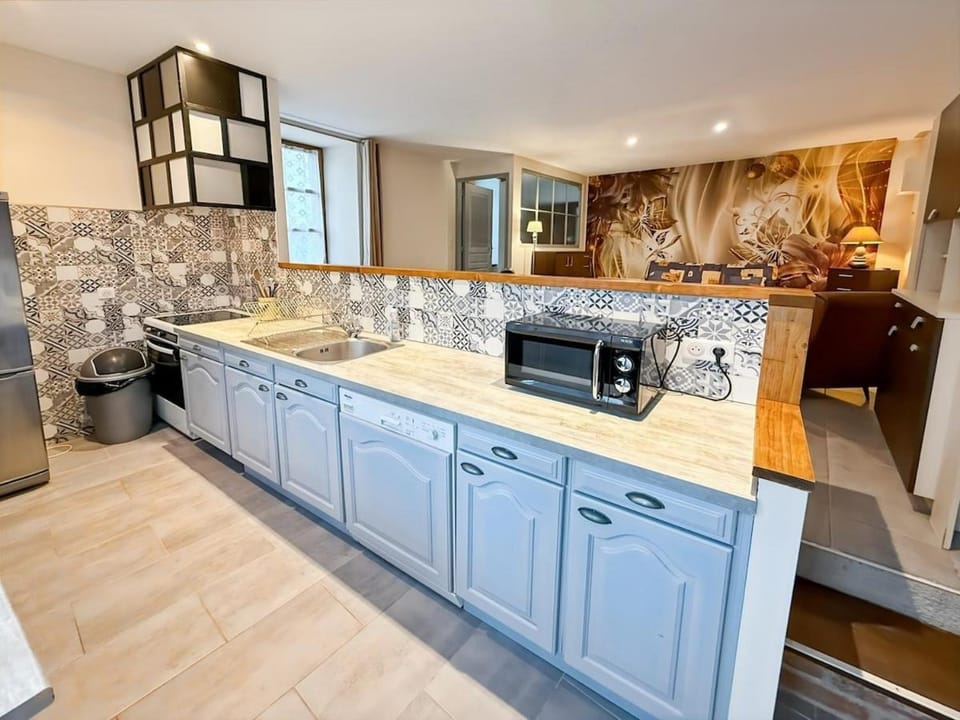 Kitchen or kitchenette, dishwasher, oven, stove, toaster