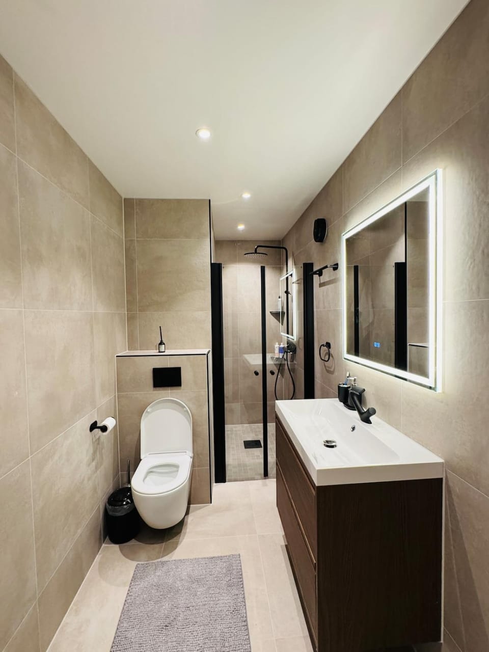 Shower, Toilet, Bathroom, towels