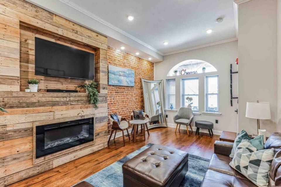 Large Bi-Level 3BR w Patio - 10 min to DT Apartment in Philadelphia
