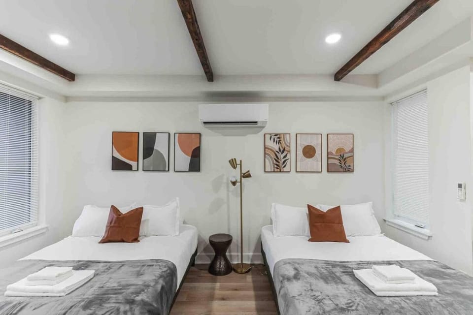 Large Studio w 2 Beds and Balcony (C) Apartment in Philadelphia