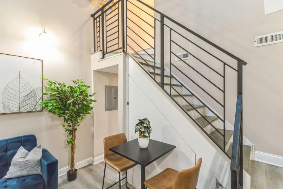 Large Bi-Level 2BR Loft in Old City that Sleeps 8 Apartment in Philadelphia