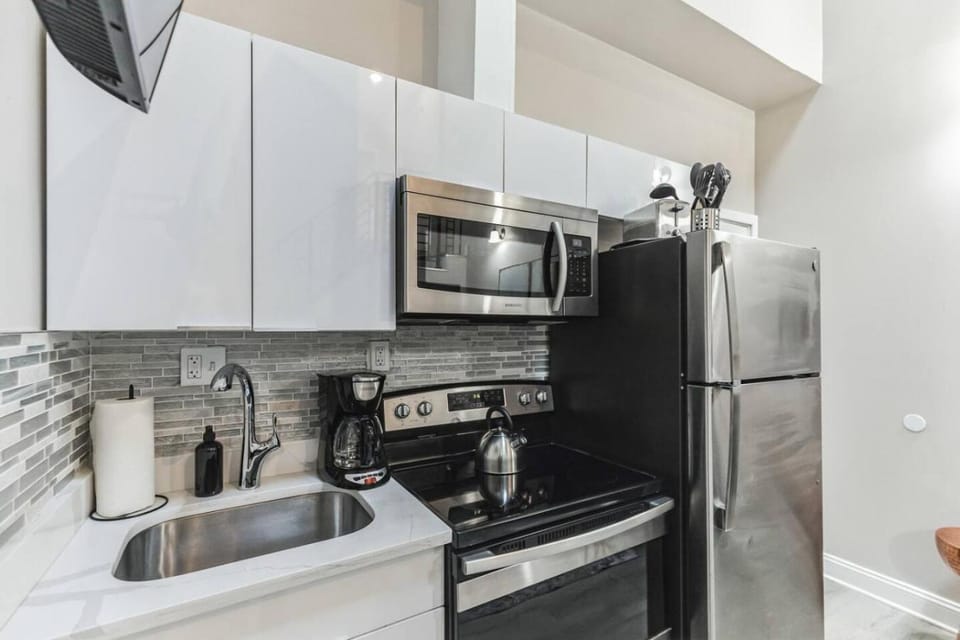 Large Bi-Level 2BR Loft in Old City that Sleeps 8 Apartment in Philadelphia