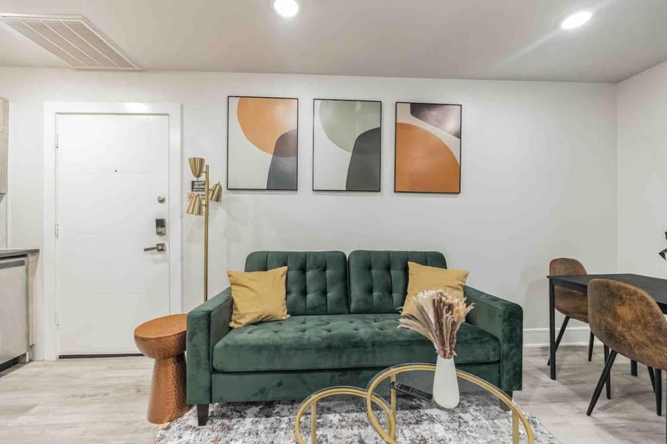8 minutes to DT - 1BR w Parking (204) Apartment in Dallas