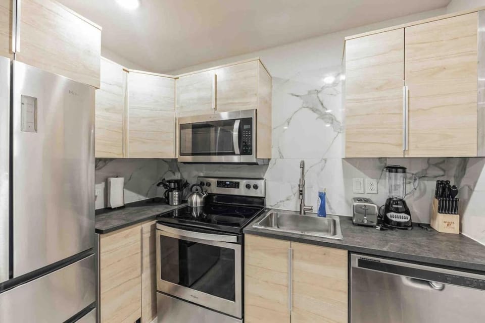 8 minutes to DT - 1BR w Parking (204) Apartment in Dallas