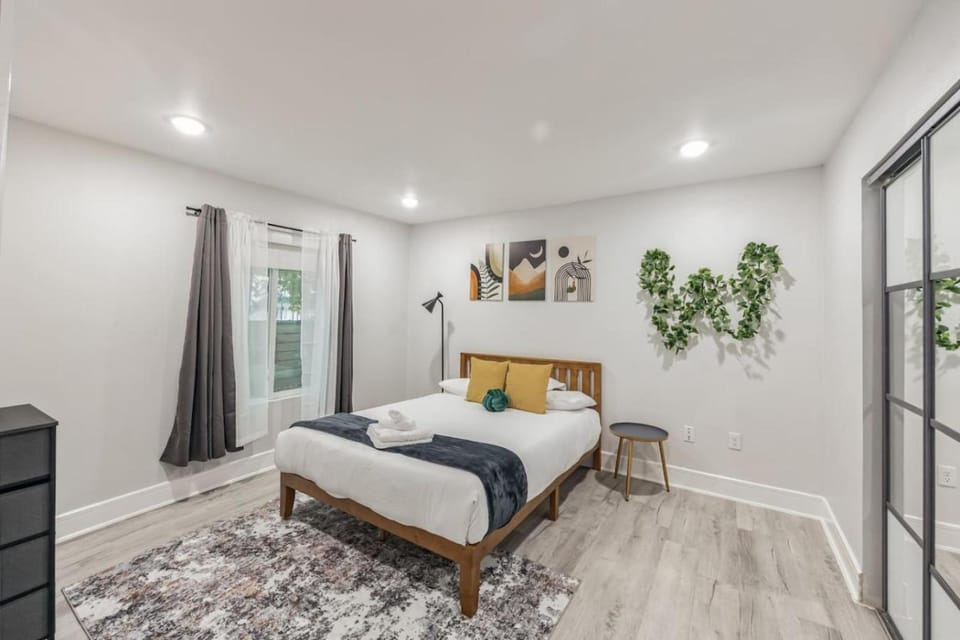 8 Minutes to DT - 1BR w Parking (103) Apartment in Dallas