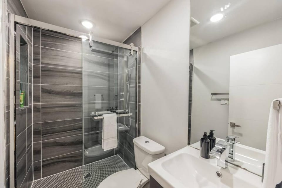 8 Minutes to DT - 1BR w Parking (103) Apartment in Dallas