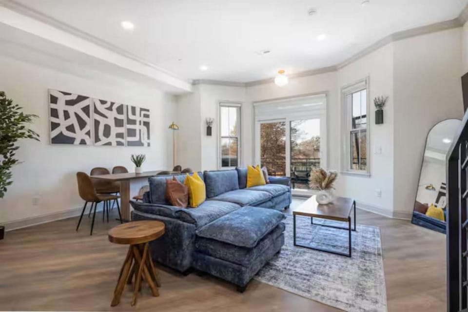 2BR - Across from Fairmount Park -10 mins to DT Apartment in Philadelphia