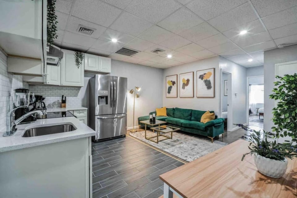 BRAND NEW Modern 2BR - Heart of Center City Apartment in Rittenhouse Square