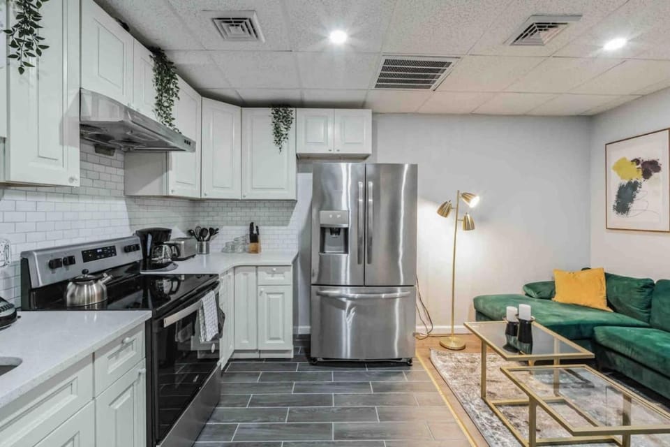 BRAND NEW Modern 2BR - Heart of Center City Apartment in Rittenhouse Square