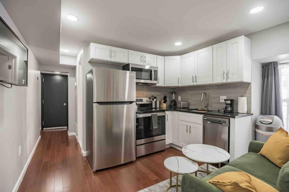Cozy 1BR - Center City - Sleeps 4 - 2 Beds Apartment in Rittenhouse Square