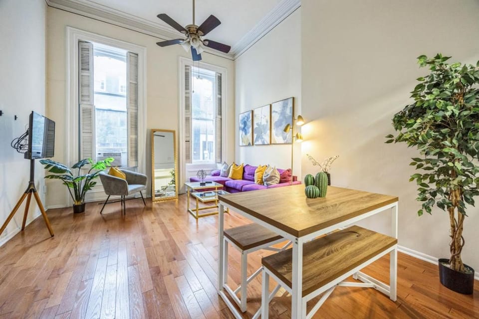 Large and Sunny 1BR Located Near Rittenhouse Square Apartment in Philadelphia