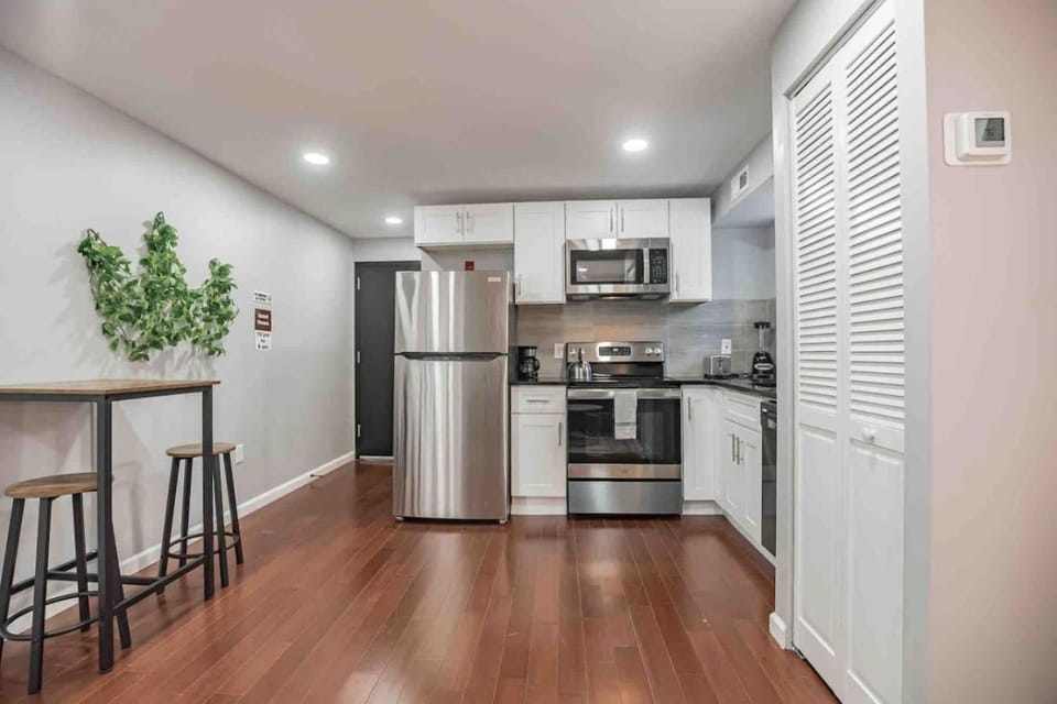 Modern and Stylish Center City 1BR - Perfect Location House in Rittenhouse Square
