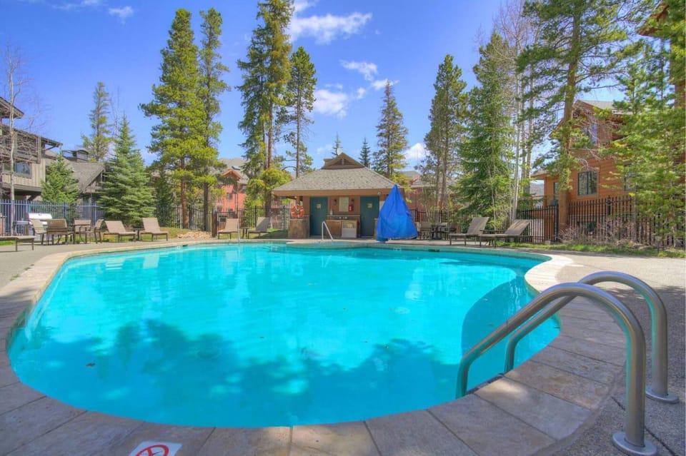 Natural landscape, Garden, View (from property/room), Pool view, Swimming pool