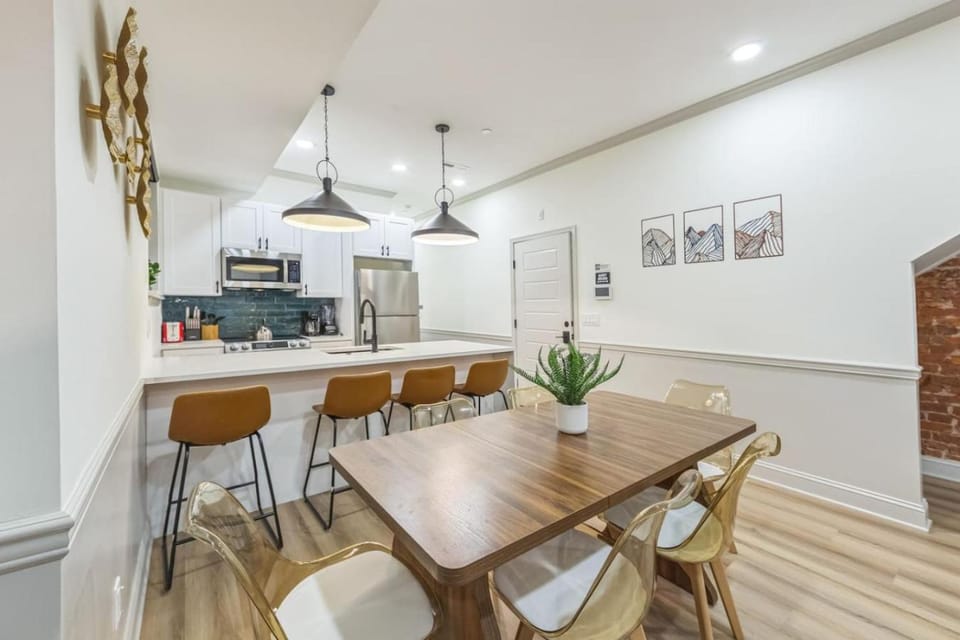 New 2BR Across from Fairmount Park - 10 mins to DT Apartment in Philadelphia