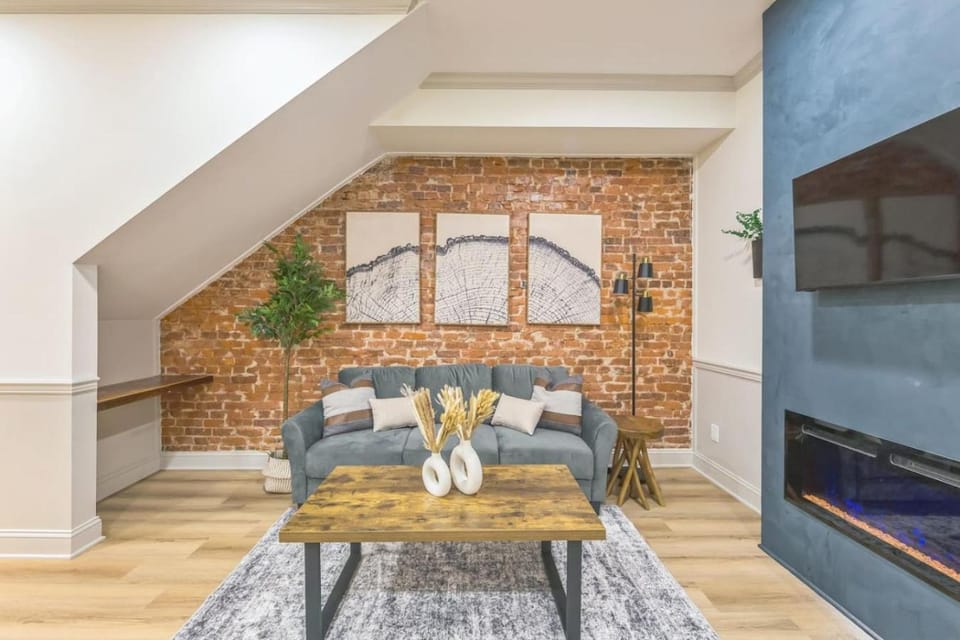 New 2BR Across from Fairmount Park - 10 mins to DT Apartment in Philadelphia