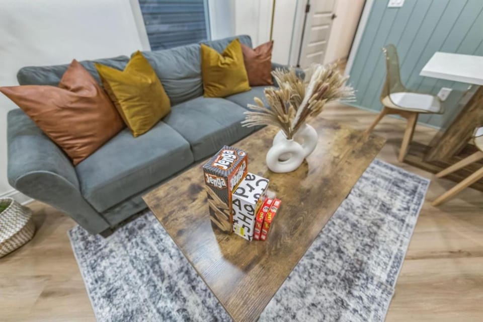 Bi-Level 2BR w Rooftop - Sleeps 12 - 10 min to DT Apartment in Philadelphia