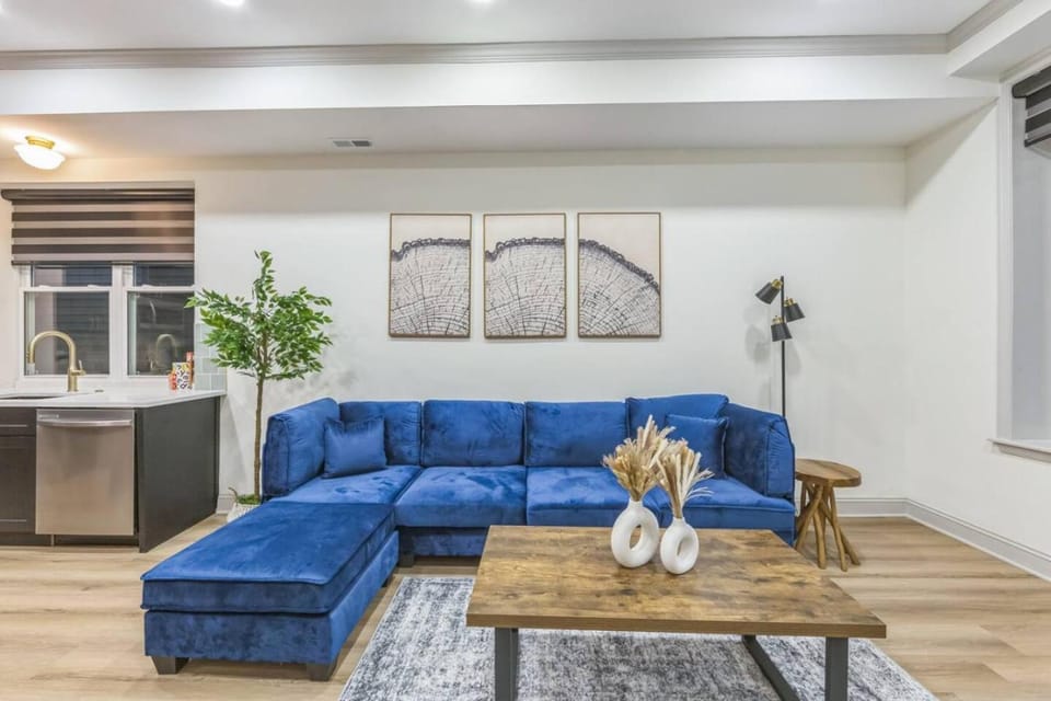 New 2BR Across from Fairmount Park - 10 Mins to DT Apartment in Philadelphia