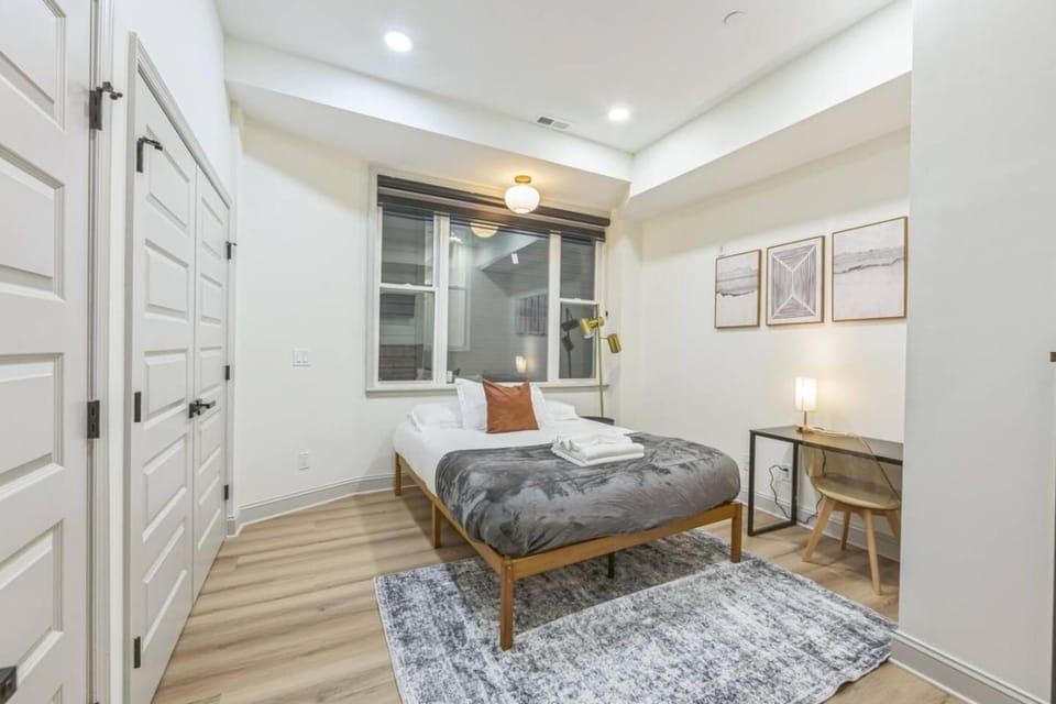 New 2BR Across from Fairmount Park - 10 Mins to DT Apartment in Philadelphia