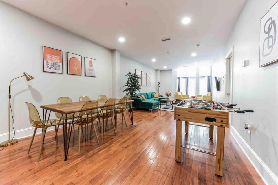 NEW 4 Bedroom - 4 Bathroom Center City with Private Rooftop Terrace Sleeps 20) Apartment in Philadelphia