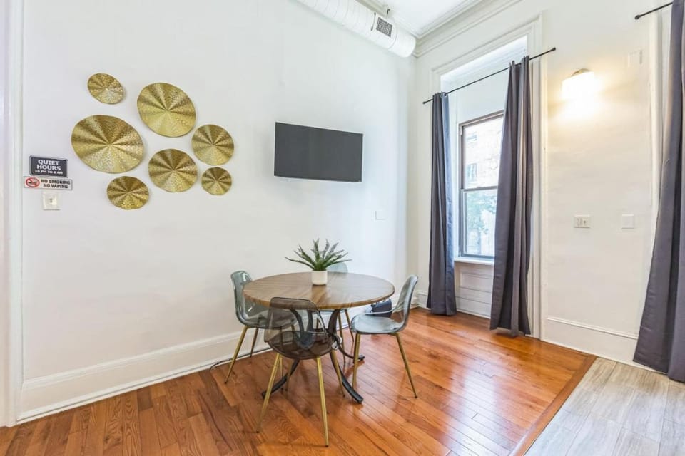 Large Historical Center City 1BR that Sleeps 4 Apartment in Philadelphia