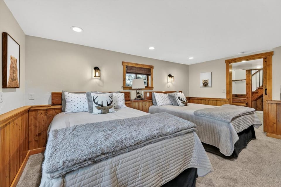 Sanora Lodge - Game Loft, Fire Pit, Yellowstone House in Island Park