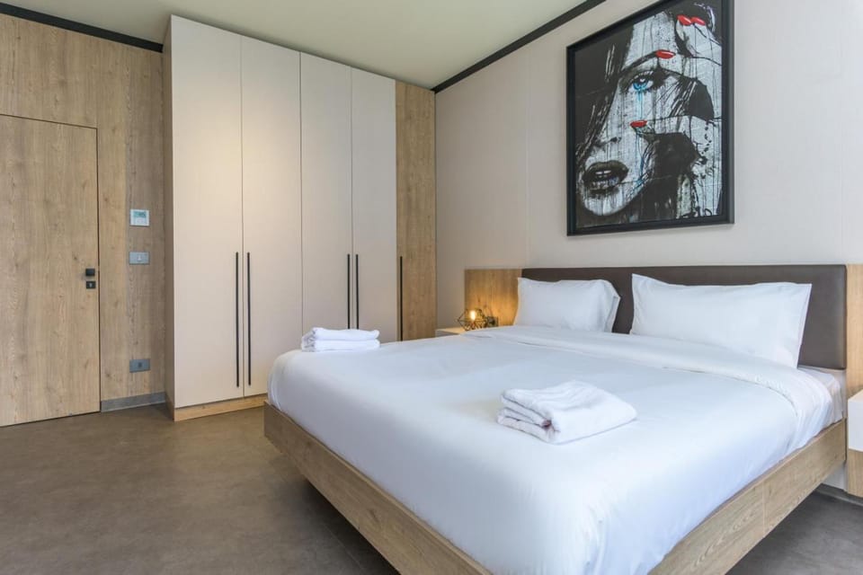 Bed, towels, wardrobe