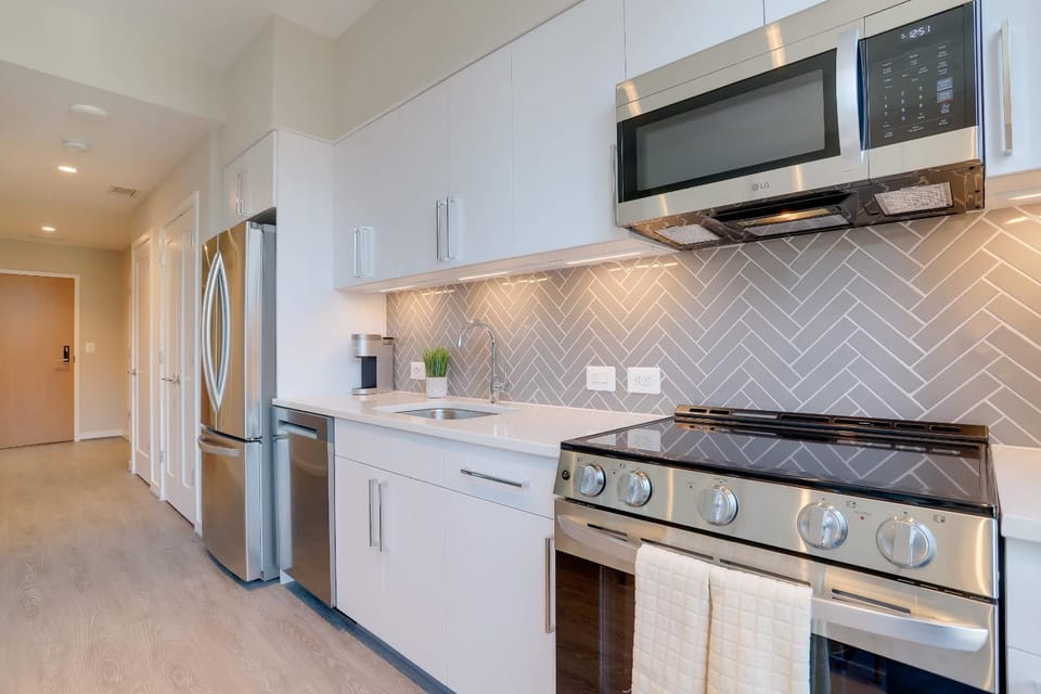 Sojourn Rosslyn Gym Pool Rooftop & Free Parking Apartment in Arlington