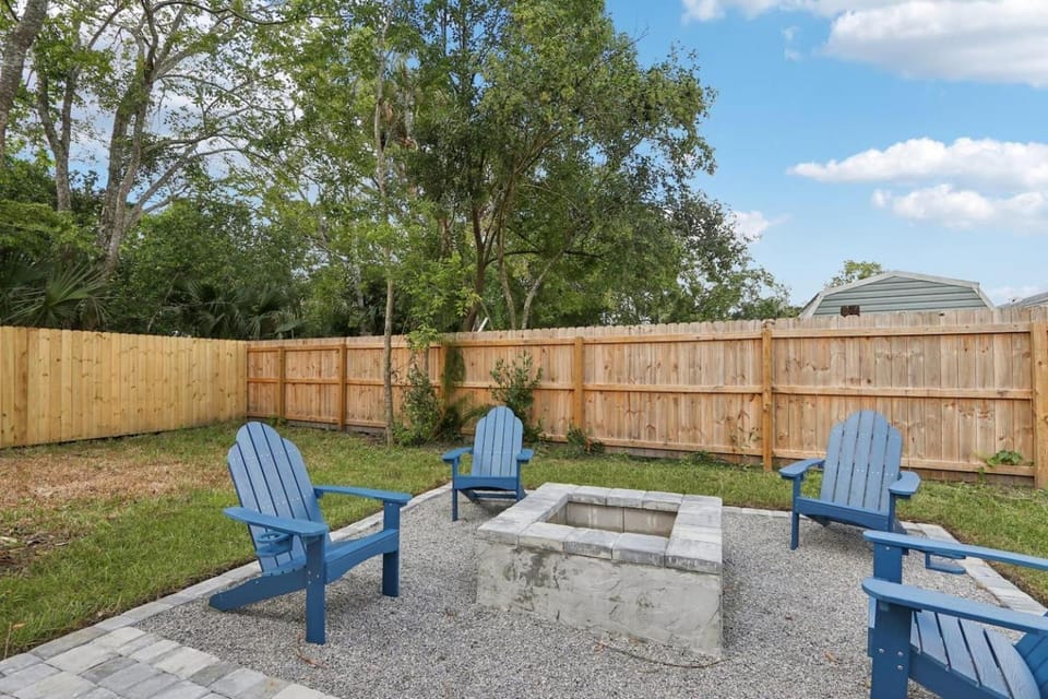 Modern 3BR2BA6Beds Fenced Yard Near Downtown House in Saint Augustine