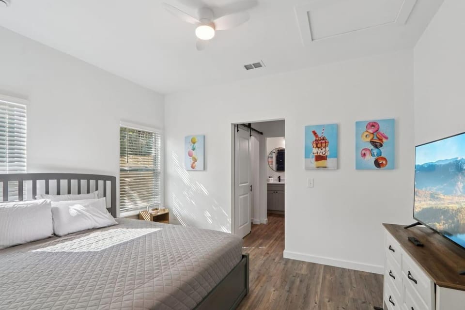 Modern 3BR2BA6Beds Fenced Yard Near Downtown House in Saint Augustine