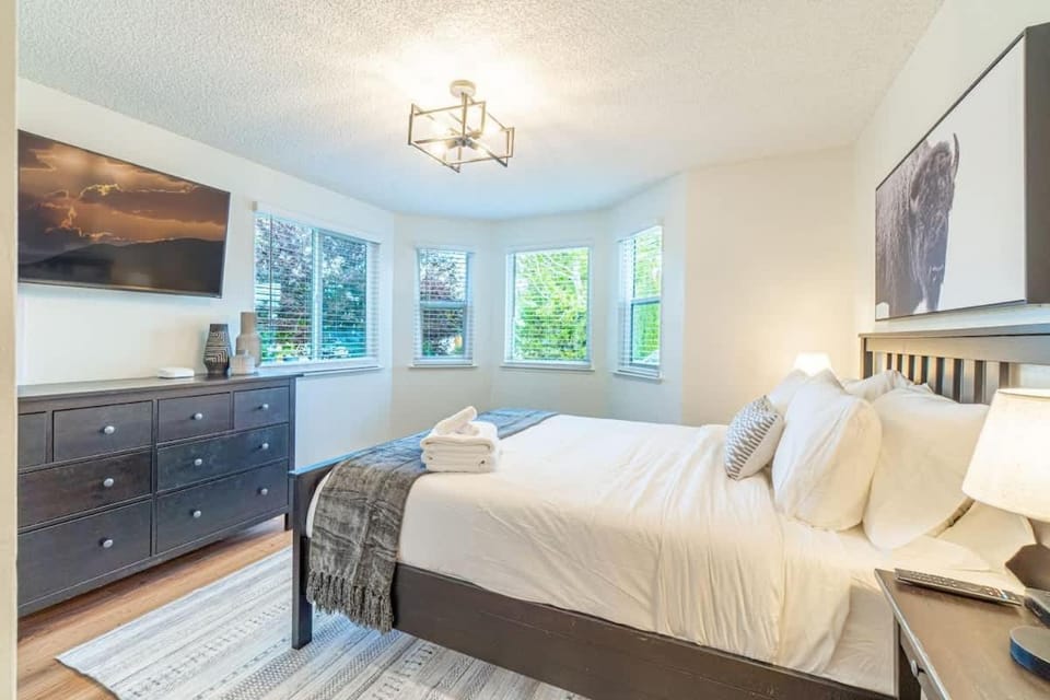 Modern Western Retreat Pet Friendly 4 Bed 2 Bath House in Reno