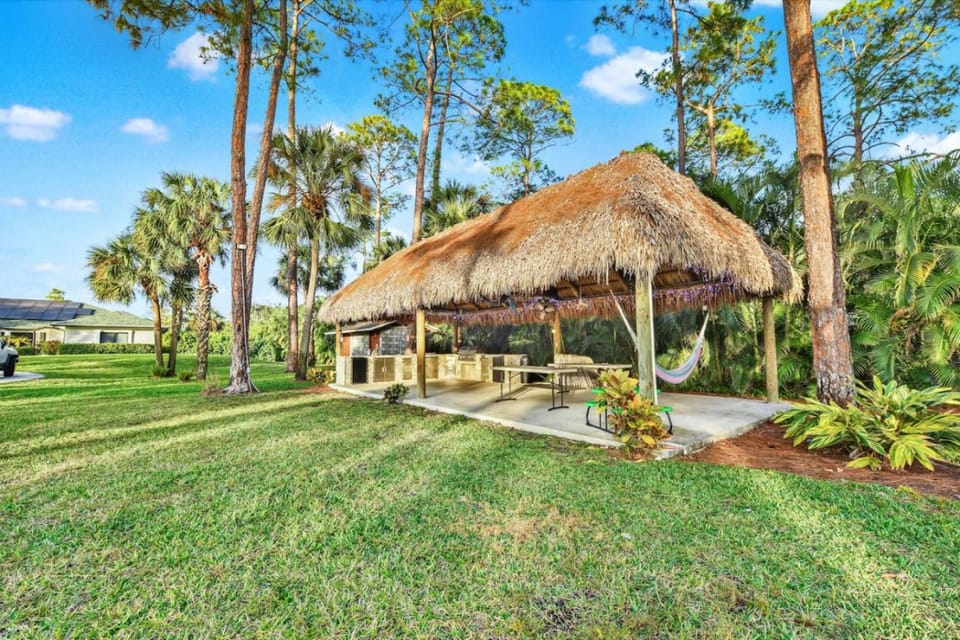 Naples Oasis Heated Pool Gazebo Grill Retreat House in Collier County