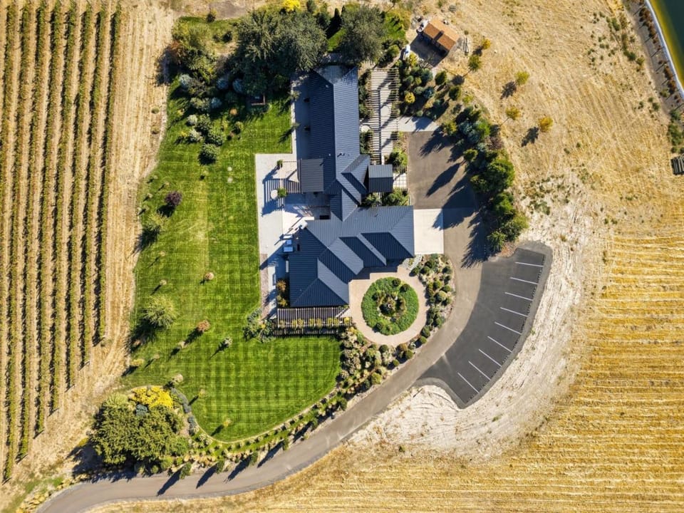 Vineyard Main House -10 acre Vineyard Hotel in Washington