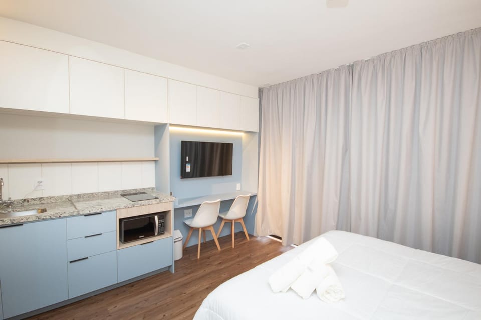 Bed, TV and multimedia, Kitchen or kitchenette, Photo of the whole room, Bedroom, hair dresser, minibar
