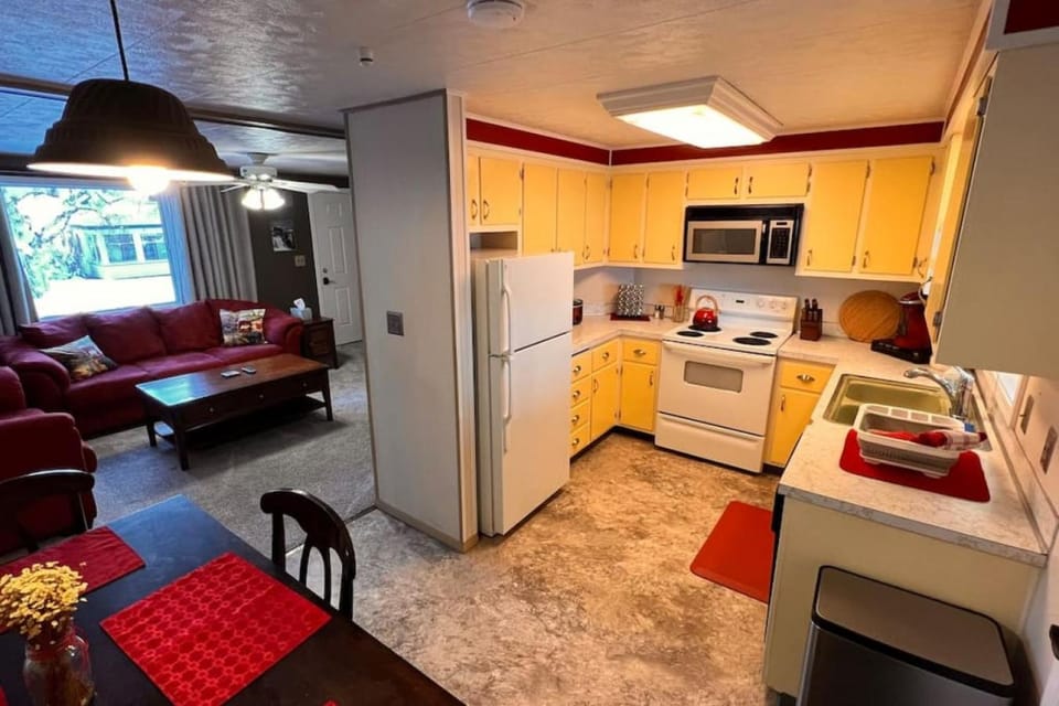 Kitchen or kitchenette, oven, stove