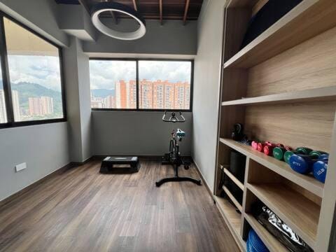 Apto Moderno,Tranquilo, Avenida las Vegas, cerca al Metro, a 20 min de Provenza Apartment in Sabaneta
