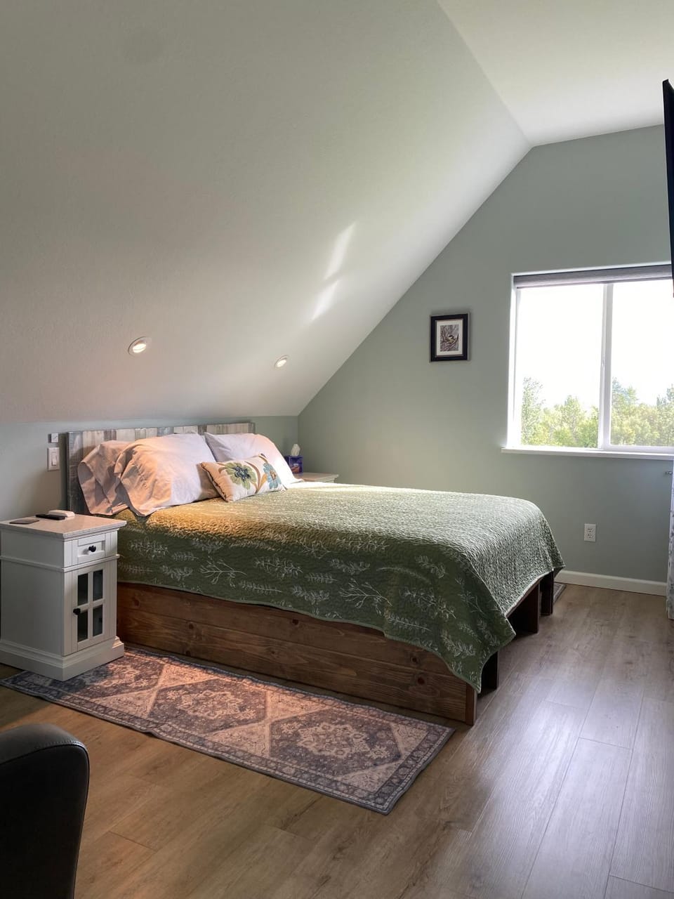 Bed, Bedroom, Mountain view