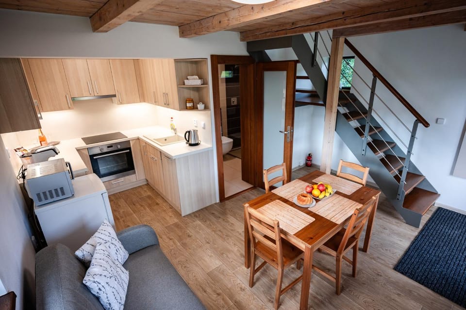 Kitchen or kitchenette, Living room, Seating area, Dining area