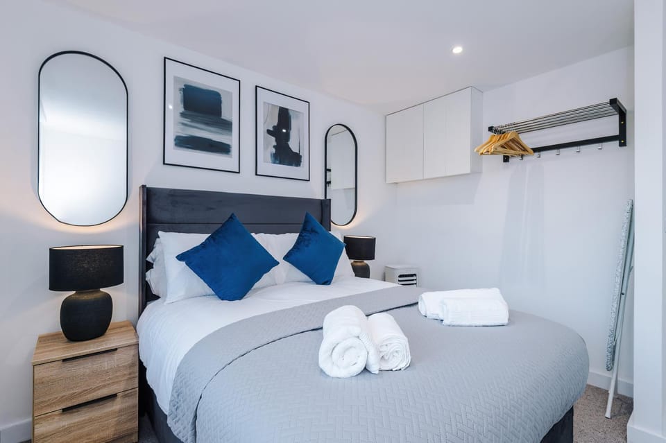 Bed, Photo of the whole room, Bedroom, towels, wardrobe