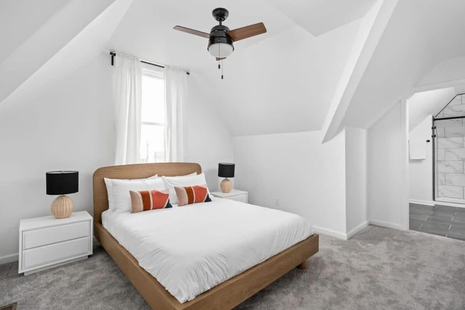 Comfort & Convenience in Circle City Family Home House in Indianapolis