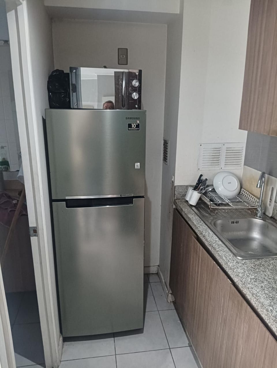 Kitchen or kitchenette, oven