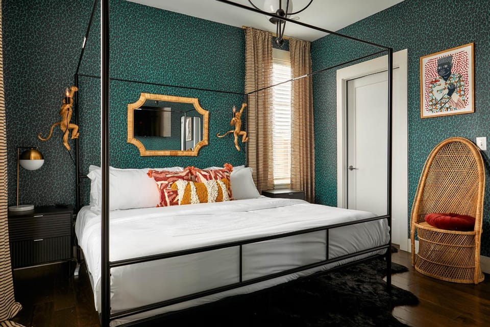 Upscale 12 South Penthouse with 2 Kings, Balcony 1 of 7 Themed Lofts at Cowrite, Find Coffee and Tacos Downstairs, Complimentary Spin Class, Walk to Shopping in 12 South, 10 Minutes to Broadway, Parking, 24 Hr Hospitality Apartment in Nashville