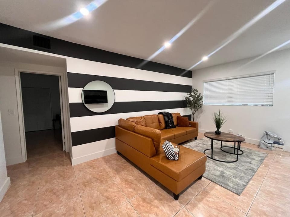 Cozy Miami Home Next to Beach & Aventura Mall Apartment in Biscayne Park